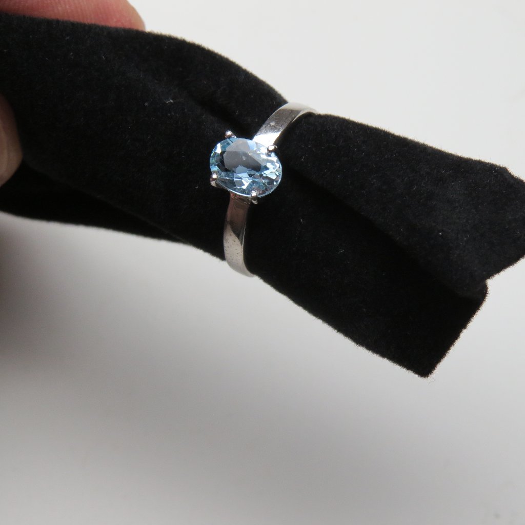 925 Sterling Silver Genuine Topaz Ring 71$